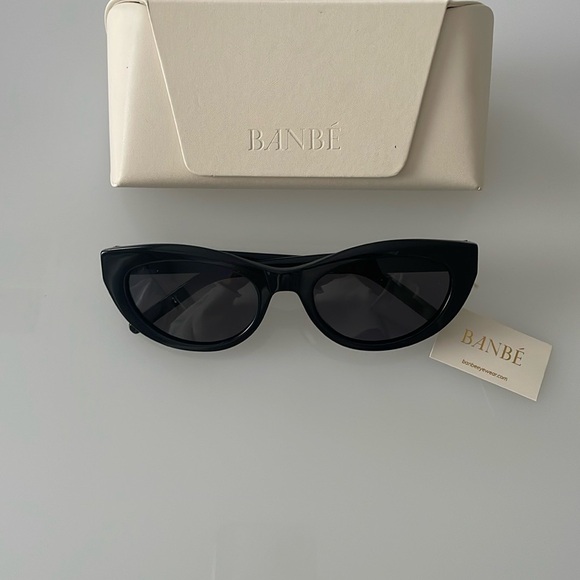 BANBÉ The Estella Black Sunglasses. New With Case. - Picture 9 of 9